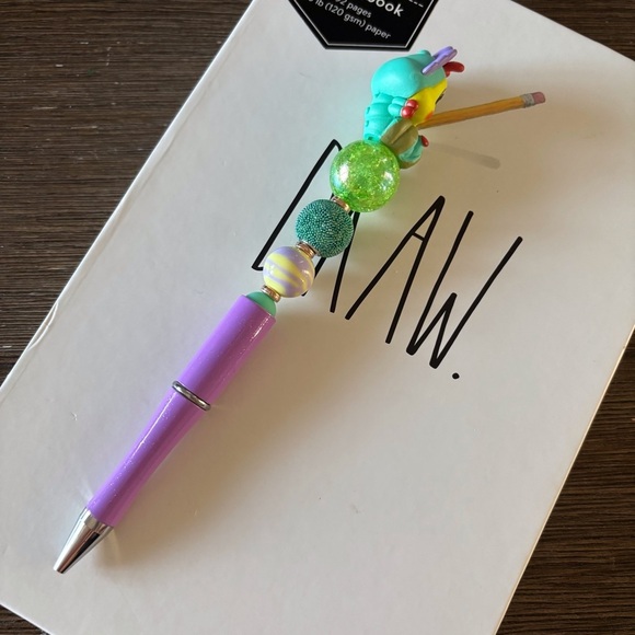 Disney Doorables: A Bug's Life: Baby Heimlich handmade beaded pen - Picture 3 of 4